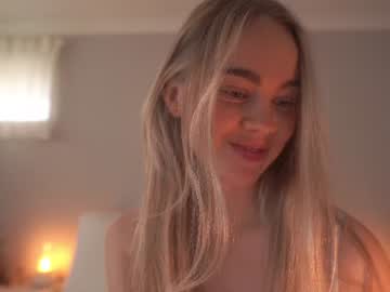 Sexy live cam screenshot of bibi_it_is's webcam / video chat room