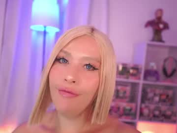 Sexy live cam screenshot of charlottejackson's webcam / video chat room
