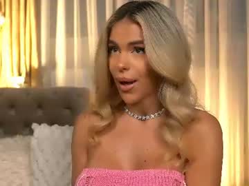 Sexy live cam screenshot of chloevelvetx's webcam / video chat room