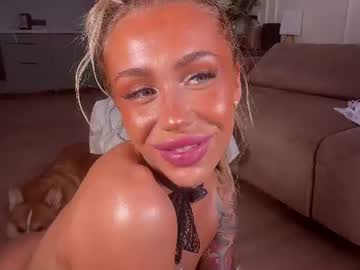 Sexy live cam screenshot of creambaby1's webcam / video chat room