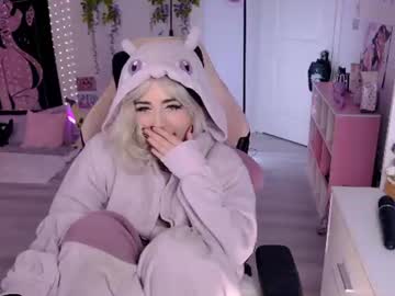 Sexy live cam screenshot of crimsonkitten's webcam / video chat room