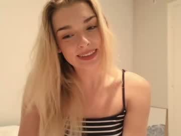 Sexy live cam screenshot of ellalowe's webcam / video chat room