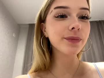Sexy live cam screenshot of emilyiam's webcam / video chat room