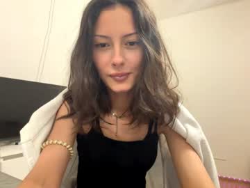 Sexy live cam screenshot of geneviebiedenbender's webcam / video chat room