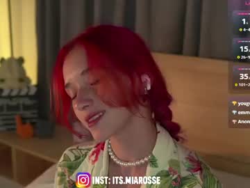 Sexy live cam screenshot of itsmiarosee's webcam / video chat room