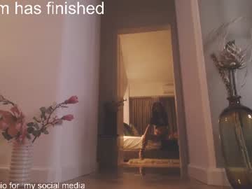 Sexy live cam screenshot of kellytheaimee_'s webcam / video chat room