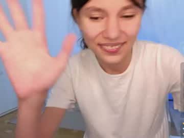 Sexy live cam screenshot of little__lunaa's webcam / video chat room