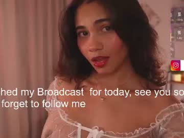 Sexy live cam screenshot of melanieryann_'s webcam / video chat room