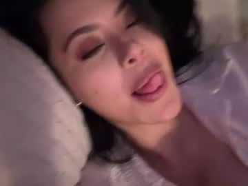 Sexy live cam screenshot of mia_paulina's webcam / video chat room