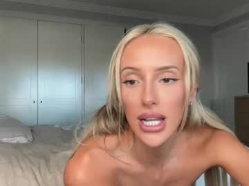 Sexy live cam screenshot of miamaliahx's webcam / video chat room