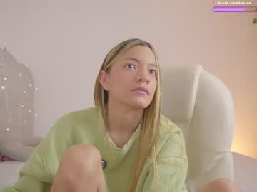 Sexy live cam screenshot of mila_1's webcam / video chat room
