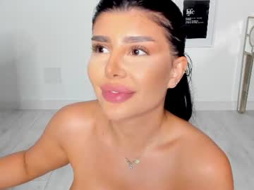Sexy live cam screenshot of moniqueeass's webcam / video chat room