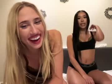 Sexy live cam screenshot of naudiavoss's webcam / video chat room