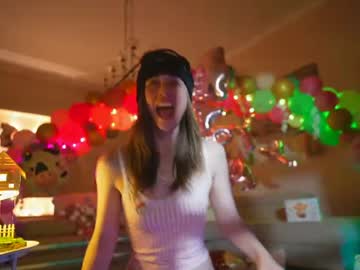 Sexy live cam screenshot of newchloe18's webcam / video chat room