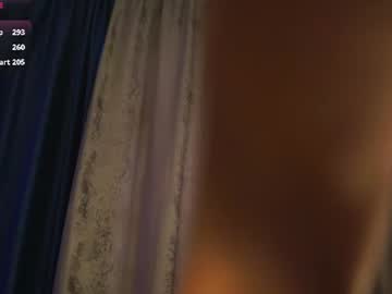 Sexy live cam screenshot of plump_bums's webcam / video chat room