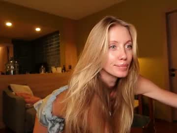 Sexy live cam screenshot of polynessia's webcam / video chat room
