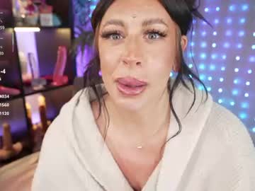 Sexy live cam screenshot of saintjade's webcam / video chat room
