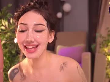 Sexy live cam screenshot of saylunaa's webcam / video chat room