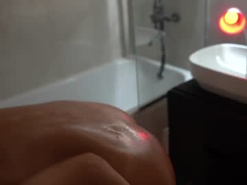 Sexy live cam screenshot of scarletmore's webcam / video chat room