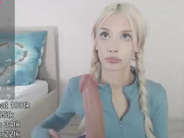 Sexy live cam screenshot of vickyfuckingdoll's webcam / video chat room