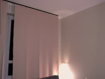 Sexy live cam screenshot of winelover_mia444's webcam / video chat room
