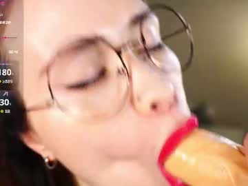 Sexy live cam screenshot of alma_yammy's webcam / video chat room