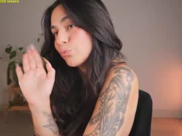 Sexy live cam screenshot of doubedeesarai's webcam / video chat room