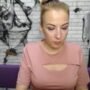 Sexy live cam screenshot of elizabethsho's webcam / video chat room