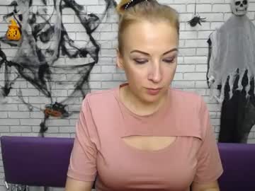 Sexy live cam screenshot of elizabethsho's webcam / video chat room