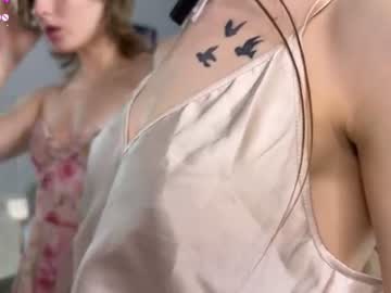 Sexy live cam screenshot of emiliamilas's webcam / video chat room