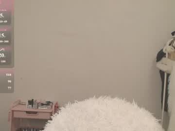 Sexy live cam screenshot of heavenlysky_'s webcam / video chat room