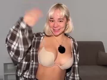 Sexy live cam screenshot of hey__lucy's webcam / video chat room