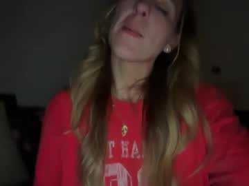 Sexy live cam screenshot of khelzy's webcam / video chat room