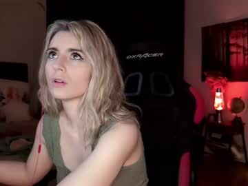 Sexy live cam screenshot of kimilee22's webcam / video chat room