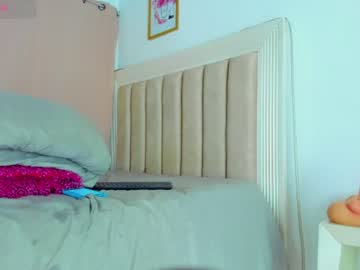 Sexy live cam screenshot of latinabeautifull's webcam / video chat room