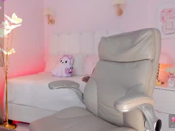 Sexy live cam screenshot of little_sweet_18's webcam / video chat room