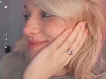 Sexy live cam screenshot of mia_milagros's webcam / video chat room