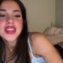 Sexy live cam screenshot of minahoneyy's webcam / video chat room