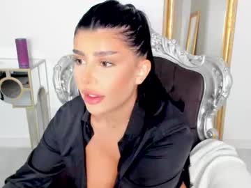 Sexy live cam screenshot of moniqueeass's webcam / video chat room