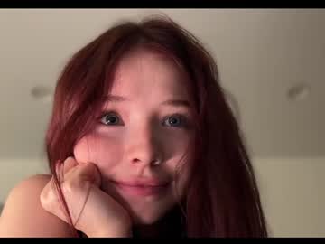 Sexy live cam screenshot of moonfaced_'s webcam / video chat room