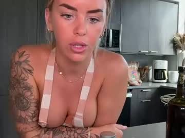 Sexy live cam screenshot of reecemariexx's webcam / video chat room