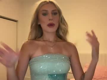 Sexy live cam screenshot of skye_summerss's webcam / video chat room