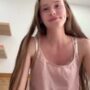 Sexy live cam screenshot of vi_world's webcam / video chat room