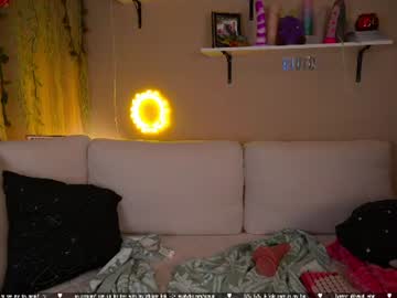 Sexy live cam screenshot of vivid_whit's webcam / video chat room