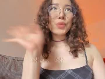 Sexy live cam screenshot of yours_meyy's webcam / video chat room