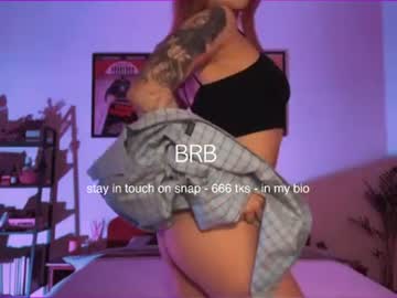 Sexy live cam screenshot of yvie_'s webcam / video chat room